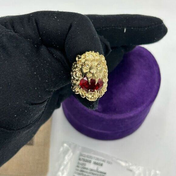Unisex Gucci, iconic lion head ring size large/8.5 made in Italy - Picture 1 of 10
